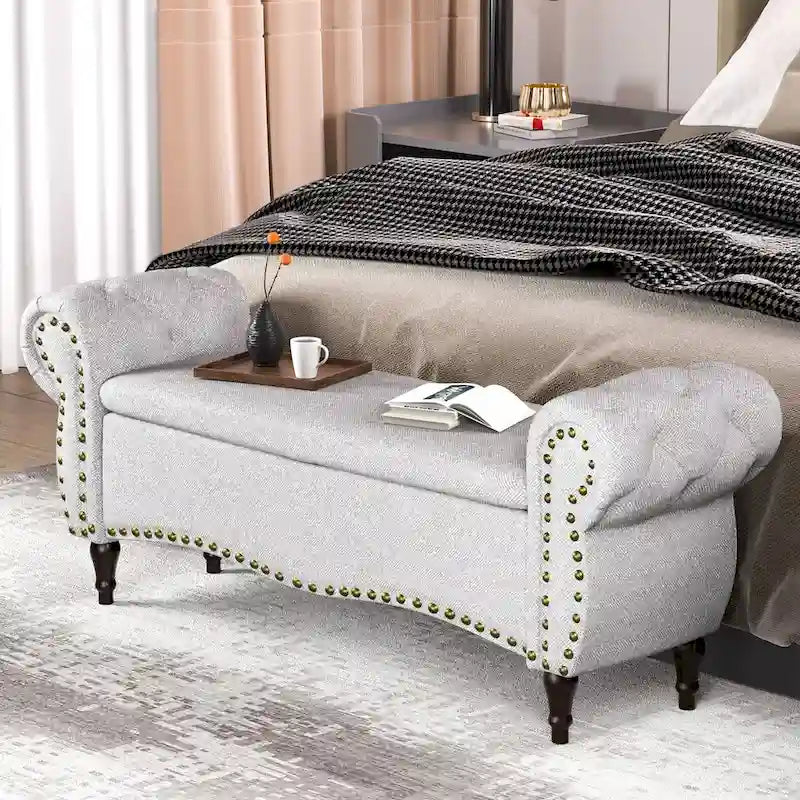 Banc ottoman de rangement capitonné de 135 cm avec accoudoirs roulés et garniture cloutée pour chambre à coucher, salon, entrée