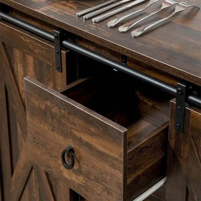 Vaisselier de cuisine avec portes coulissantes de style grange et étagères réglables