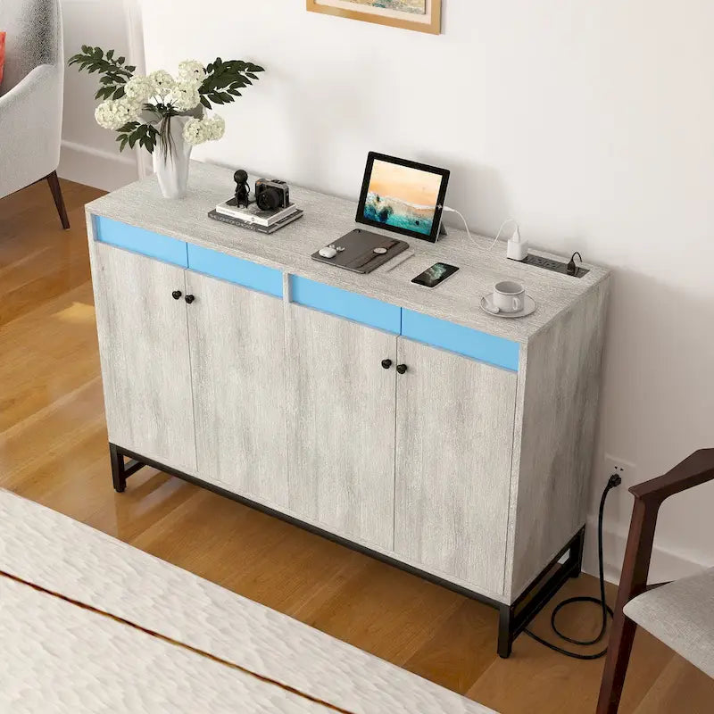 Meuble d'appoint à 4 portes avec prise de courant, buffet de rangement avec bar et éclairage LED